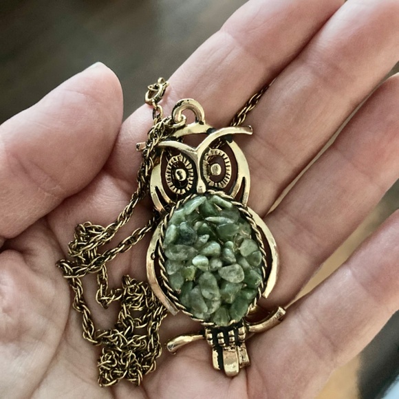 1970s Chipped Jade Owl Pendant - Picture 5 of 6